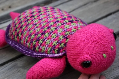 big pink knitted turtle free pattern