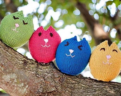 DIY Four Tiny Knitted Cats