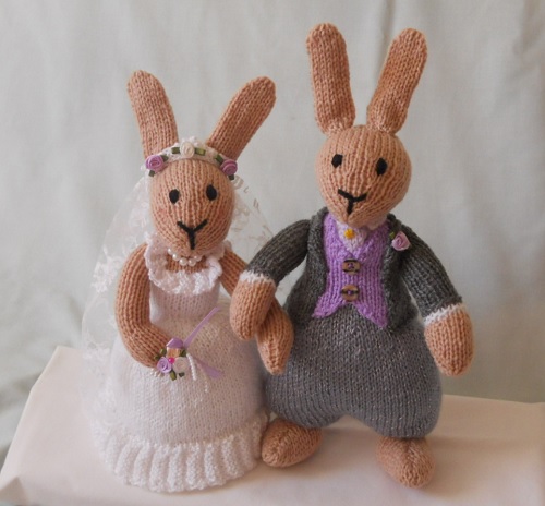 bride and groom bunnies knitted dolls