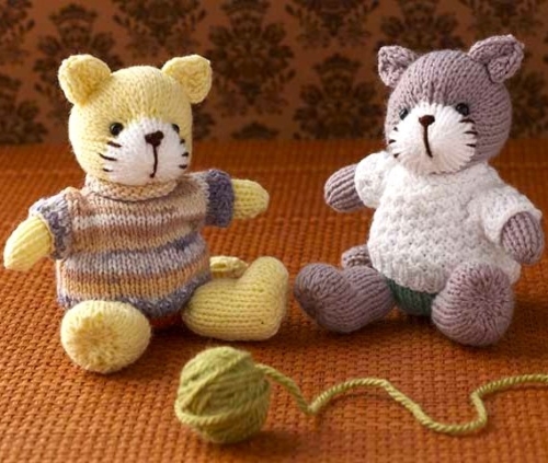 Knitted Cat Duo in Jumper