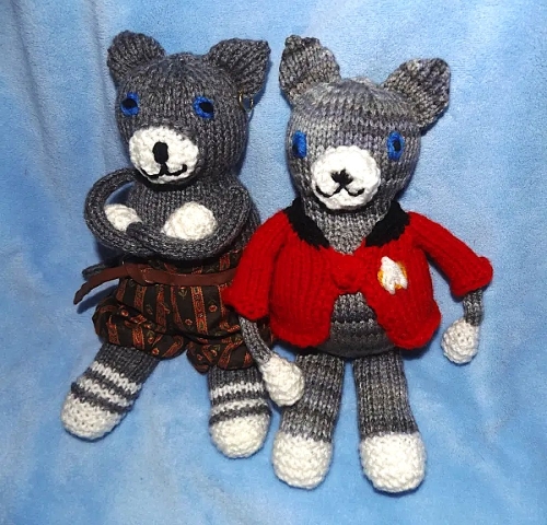 Knitted Lovely Cat Friends