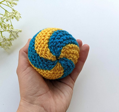 Free Knitted Toy For Cat 2