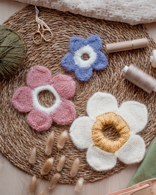 Knitted Daisy Scrunchies
