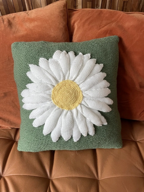Stunning Daisy Pillow Knit Pattern