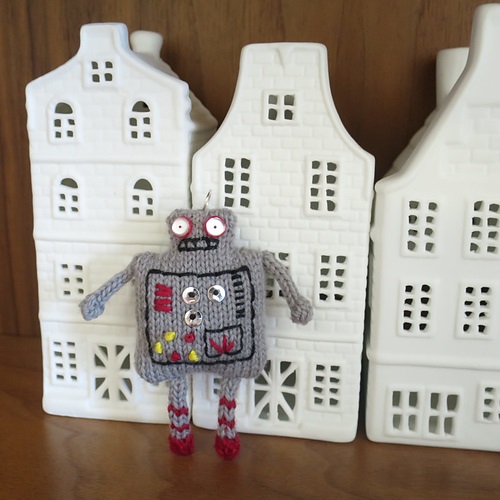 Easy and Cute Knitted Robots Patterns
