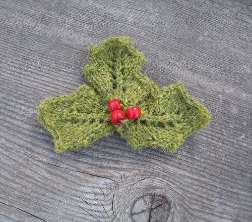 Holly & Berries, Pin
