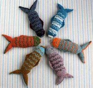 12 Group of Fish Free Knitting Patterns ⋆ Bright Stuffs