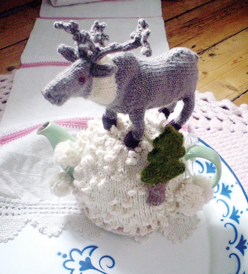 winter-wonderland-tea-cozy