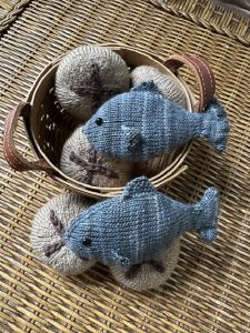 12 Group of Fish Free Knitting Patterns ⋆ Bright Stuffs