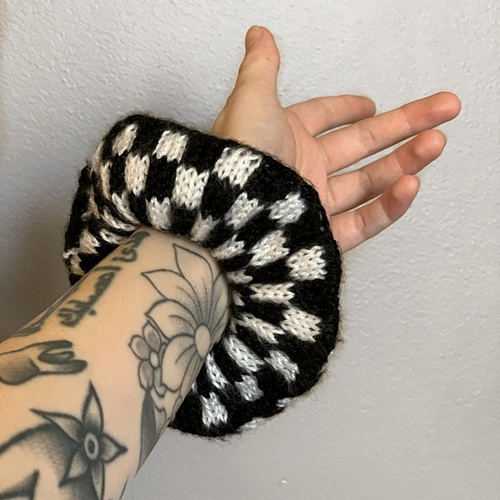 checkered-knit-scrunchie