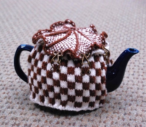 DIY Checkered Tea Cozy