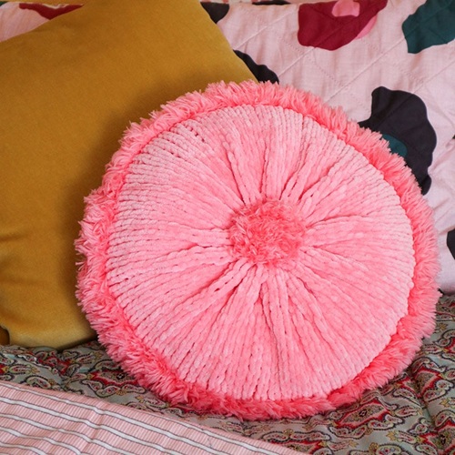 Retro-Style Round Pillow Knitting Pattern
