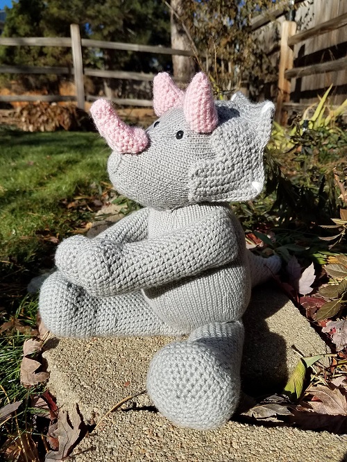 Triceratops curtain holder