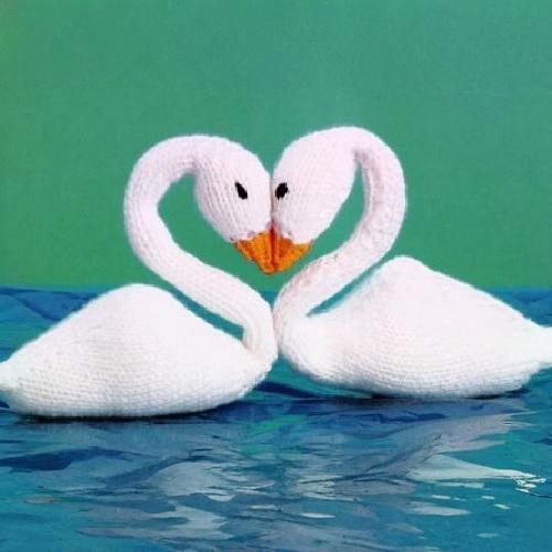 Knitted Swan Couple