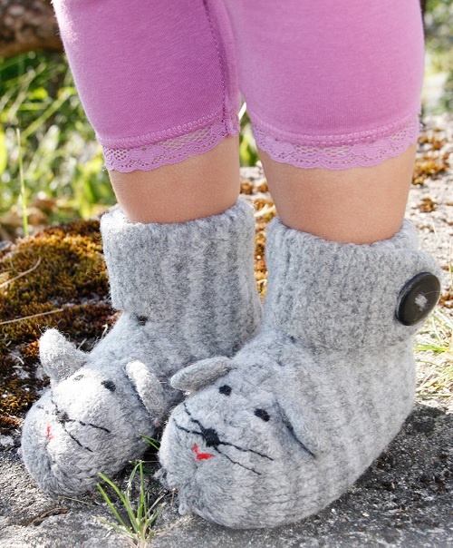 Knitted and felted mouse slippers 