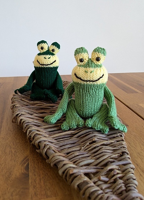 Knitted Frog