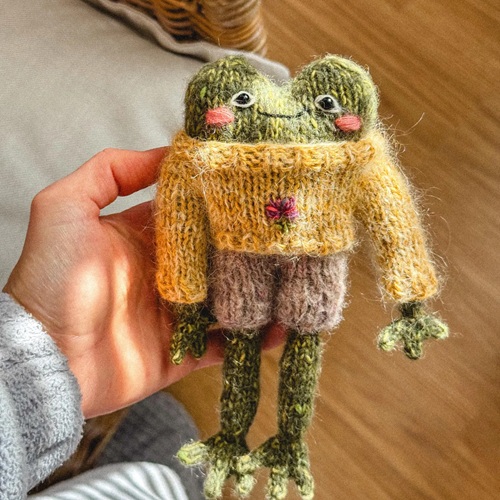 top Knitted Frog