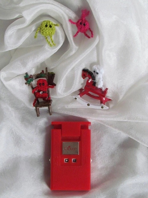 Micro toy knitting