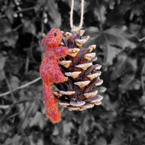Red Squirrel Brooch
